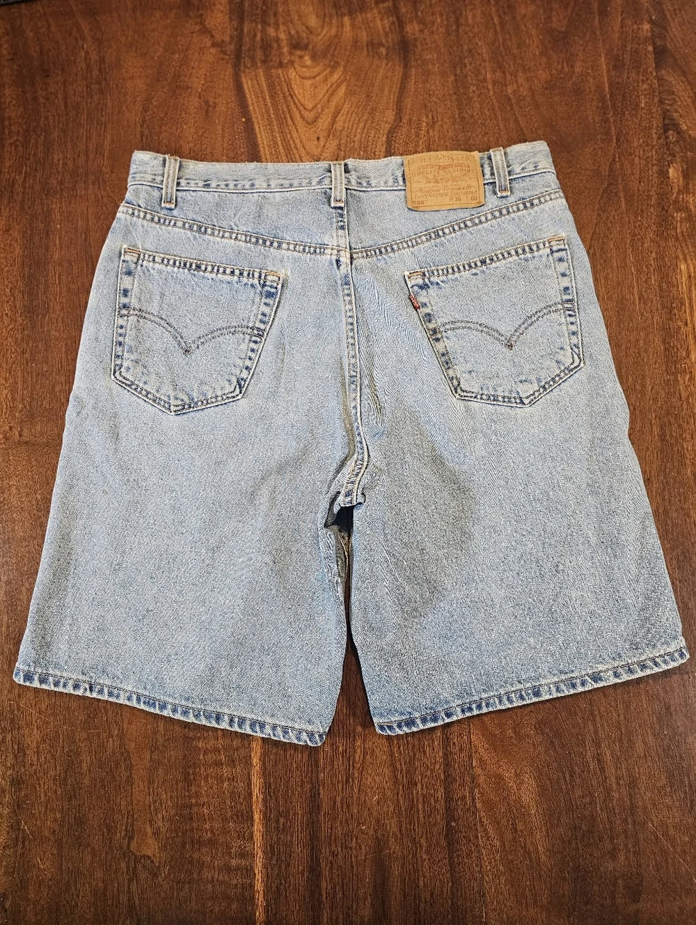Levi 550 Shorts Relaxed Fit Thrashed Light Wash Size 36
